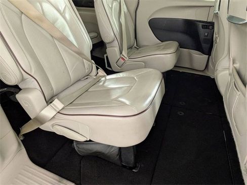 Used 2017 Chrysler Pacifica Limited w/ UConnect Theater Package image 29