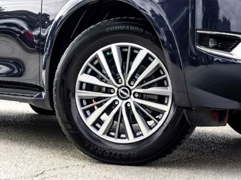 Used 2023 Nissan Armada SL w/ Captain's Chairs Package image 2