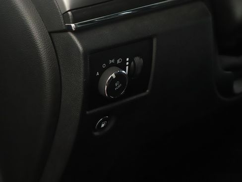 Used 2018 Jeep Grand Cherokee Limited AWD/4WD image 9