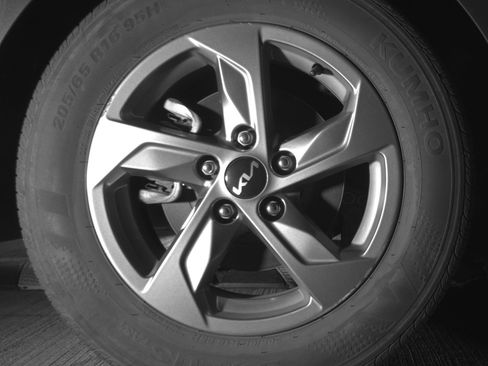 Used 2023 Kia K5 LXS image 15