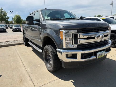 Used 2017 Ford F250 XLT w/ XLT Value Package AWD/4WD image 4