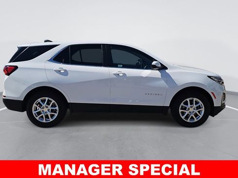 Used 2022 Chevrolet Equinox LT image 2