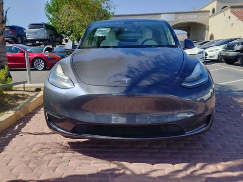 Used 2020 Tesla Model Y Long Range image 2