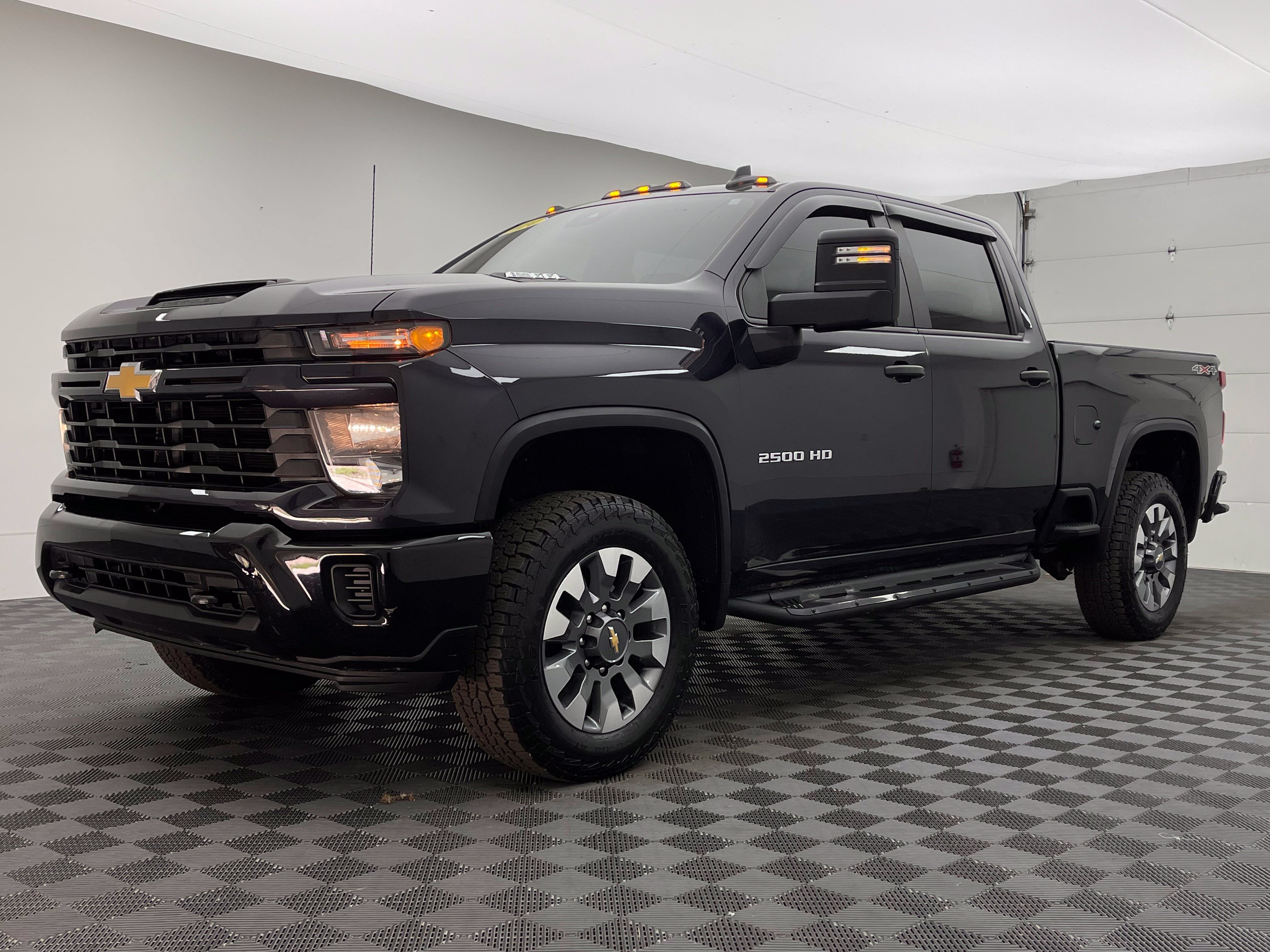 Used 2024 Chevrolet Silverado 2500 Custom w/ Custom Value Package AWD/4WD image 2