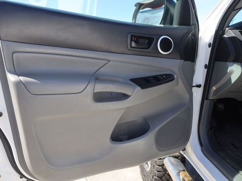 Used 2014 Toyota Tacoma 4x4 Double Cab w/ SR5 Package image 10
