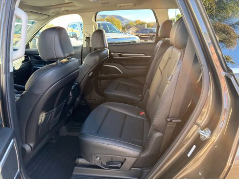 Used 2024 Kia Telluride S w/ S Sunroof Package image 18