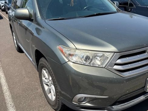 Used 2013 Toyota Highlander Plus AWD/4WD image 3