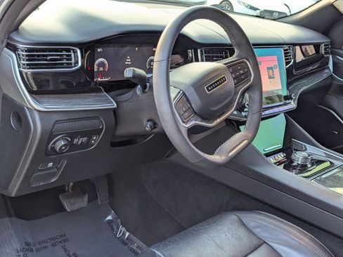 Used 2022 Jeep Wagoneer Series II RWD image 9
