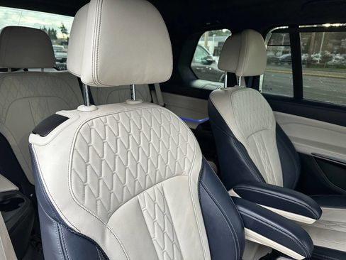 Used 2022 BMW X7 xDrive40i w/ M Sport Package image 24