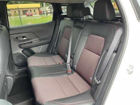 New 2025 Nissan Kicks SR w/ Illumination Package image 16