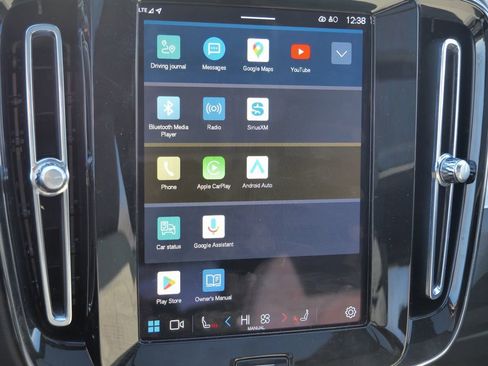 Used 2024 Volvo XC40 B5 Core image 45