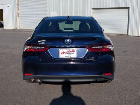 Used 2022 Toyota Camry LE image 9