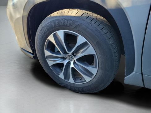 Used 2023 Toyota Highlander XLE image 27