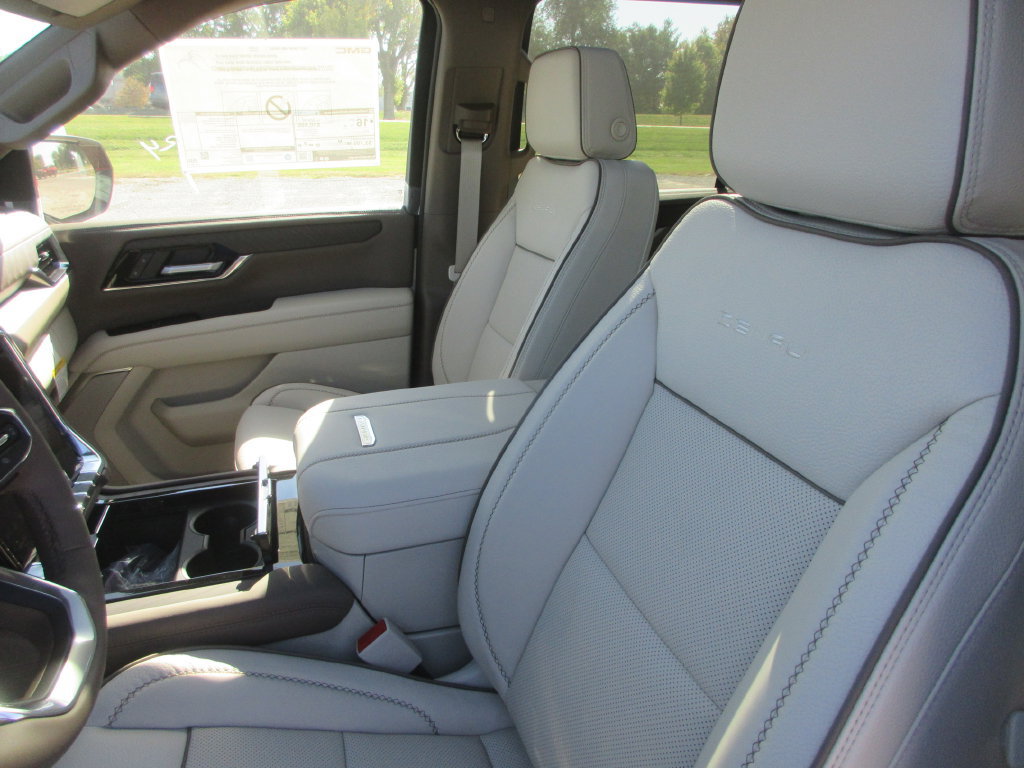 New 2027 GMC Yukon Denali w/ Sun & Power Step Package AWD/4WD image 11