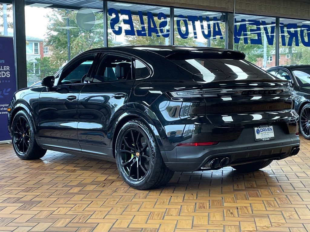 Used 2025 Porsche Cayenne S AWD/4WD image 12
