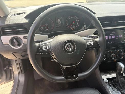 Used 2022 Volkswagen Passat 2.0T SE FWD image 12
