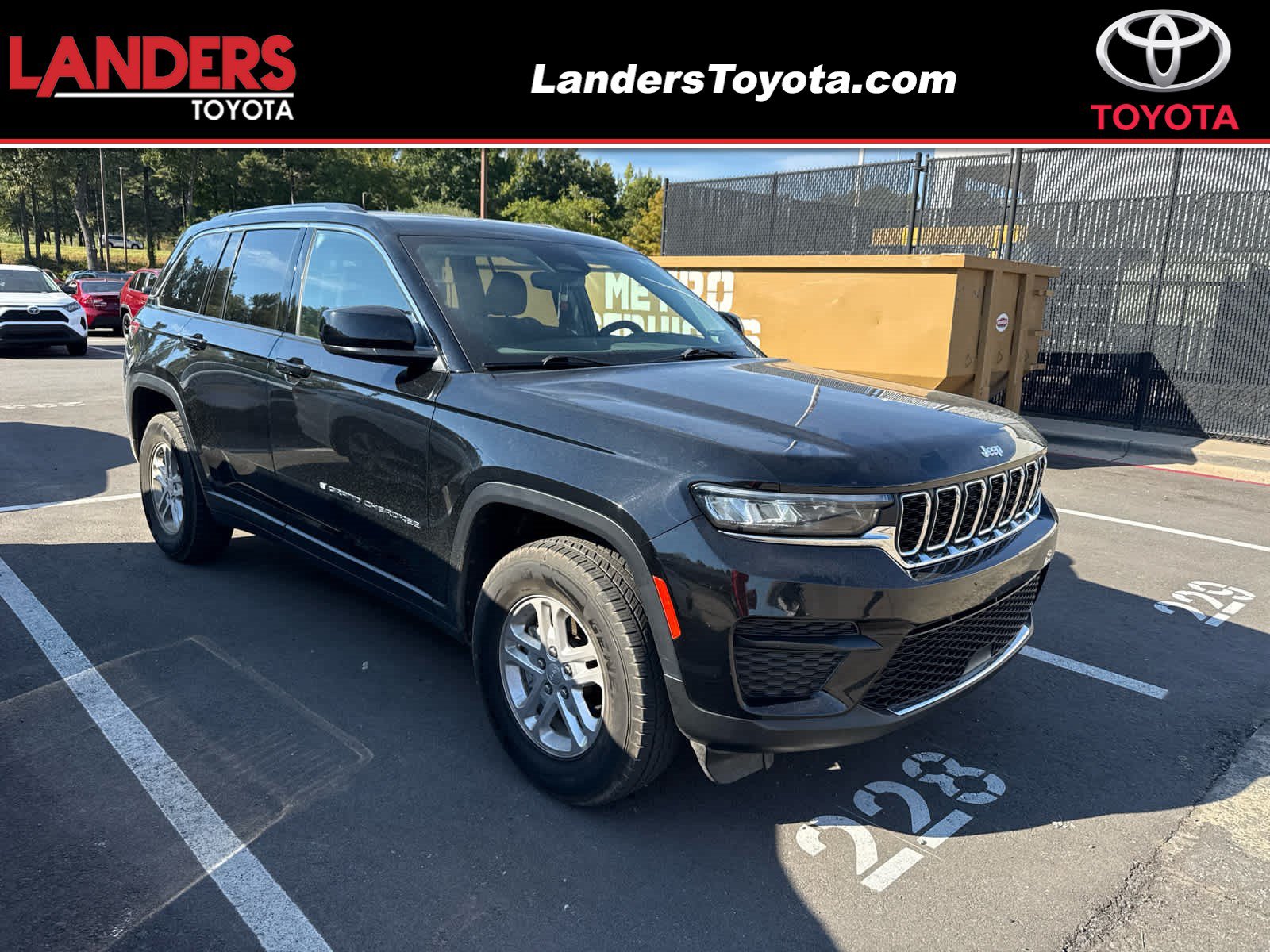 Used 2023 Jeep Grand Cherokee Laredo AWD/4WD image 1