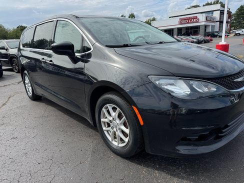Used 2017 Chrysler Pacifica Touring FWD image 12