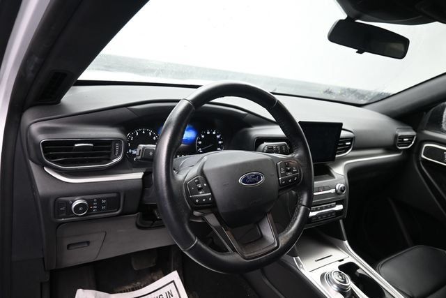 Used 2020 Ford Explorer XLT w/ Equipment Group 202A AWD/4WD image 14