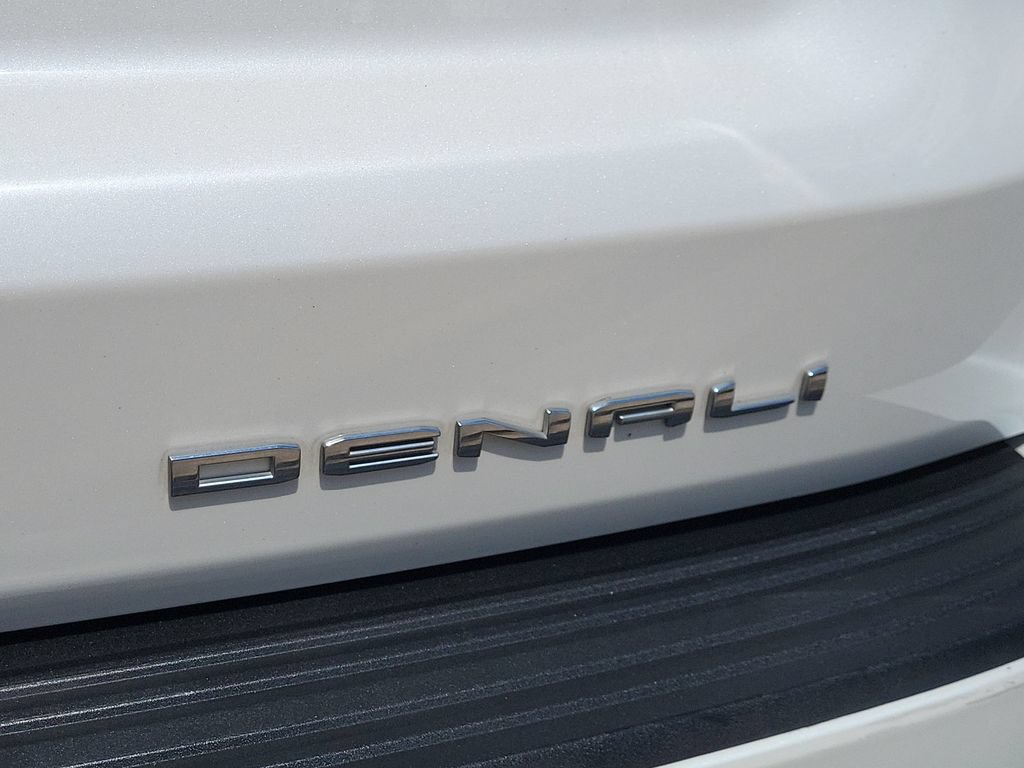 Used 2023 GMC Yukon Denali w/ Advanced Technology Package AWD/4WD image 18