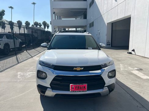 Used 2022 Chevrolet TrailBlazer LT w/ Convenience Package FWD image 2