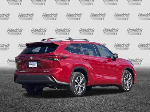 Used 2022 Toyota Highlander XLE image 5
