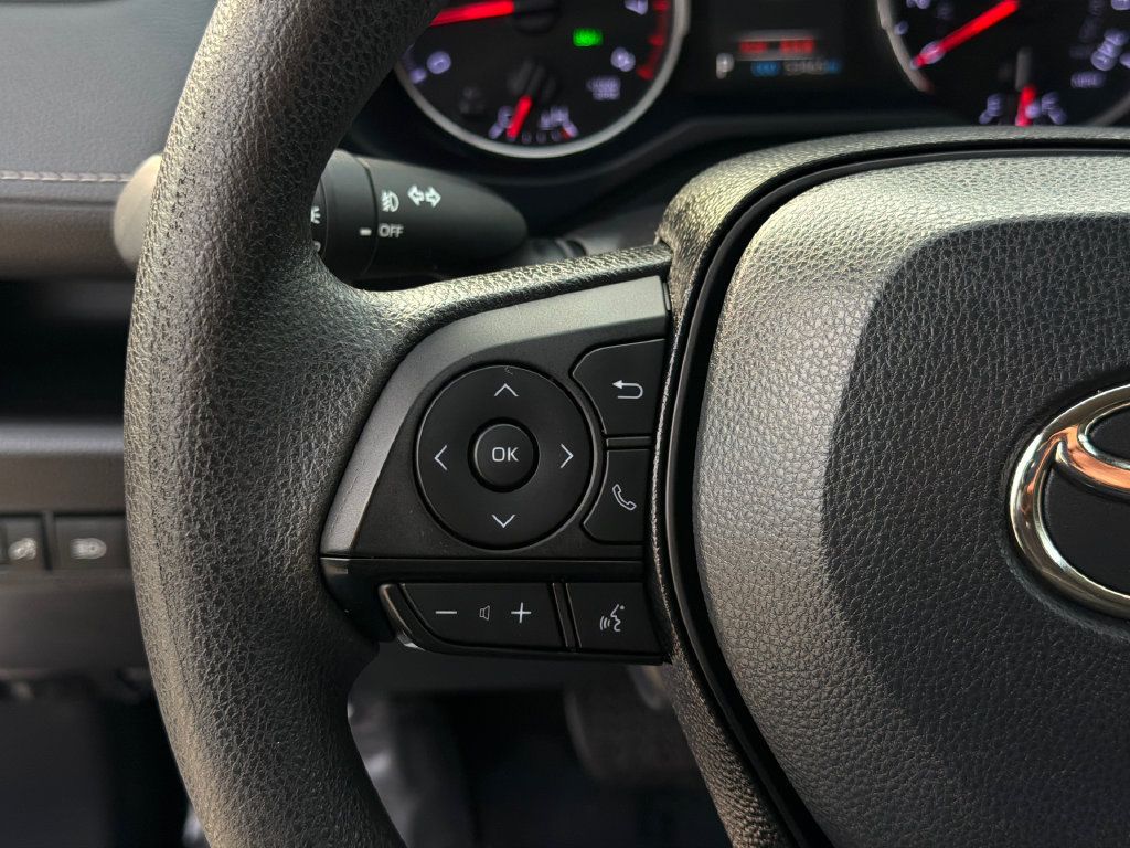 Used 2021 Toyota RAV4 XLE AWD/4WD image 23
