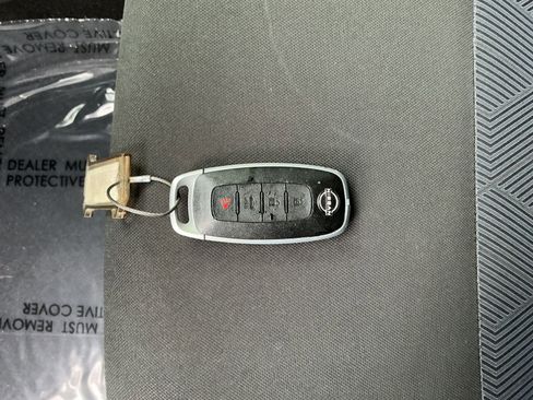 Used 2025 Nissan Versa SV FWD image 18