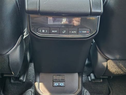 Used 2022 Toyota Highlander XLE image 31