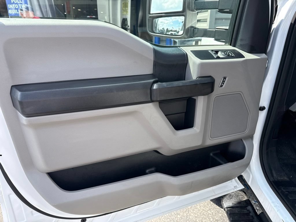 Used 2019 Ford F550 4x4 Regular Cab Super Duty image 13