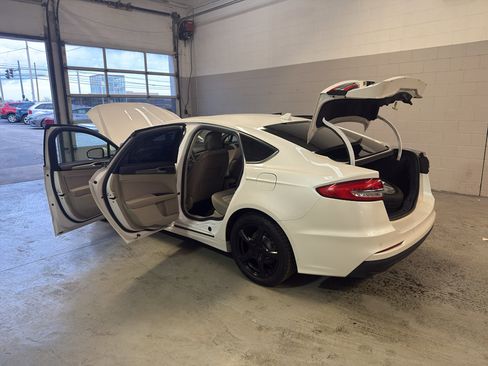 Used 2019 Ford Fusion SE image 10