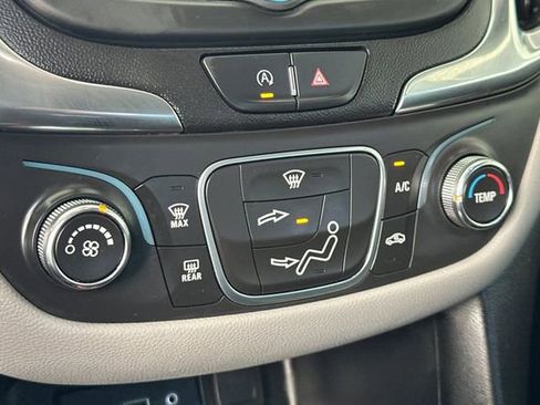 Used 2022 Chevrolet Equinox LT FWD image 23
