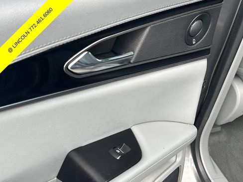 Certified 2022 Lincoln Nautilus Reserve FWD image 13