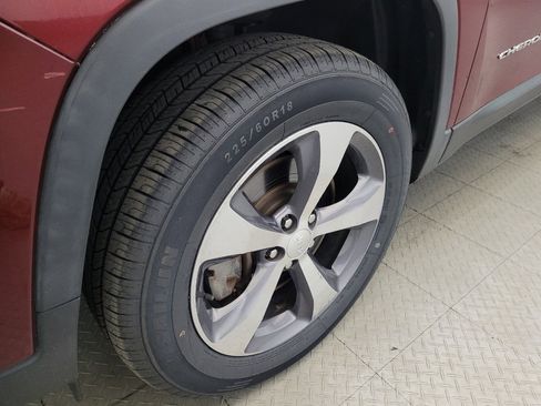 Used 2019 Jeep Cherokee Limited AWD/4WD image 31
