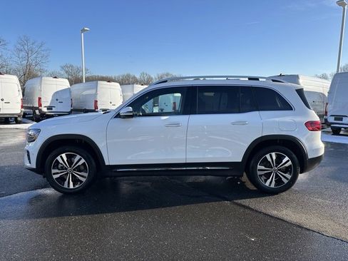 Used 2025 Mercedes-Benz GLB 250 4MATIC image 4