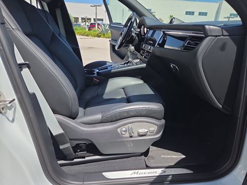Used 2020 Porsche Macan S AWD/4WD image 18