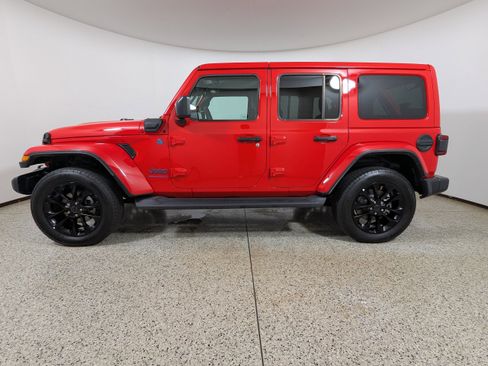 Used 2025 Jeep Wrangler Unlimited Sahara AWD/4WD image 4