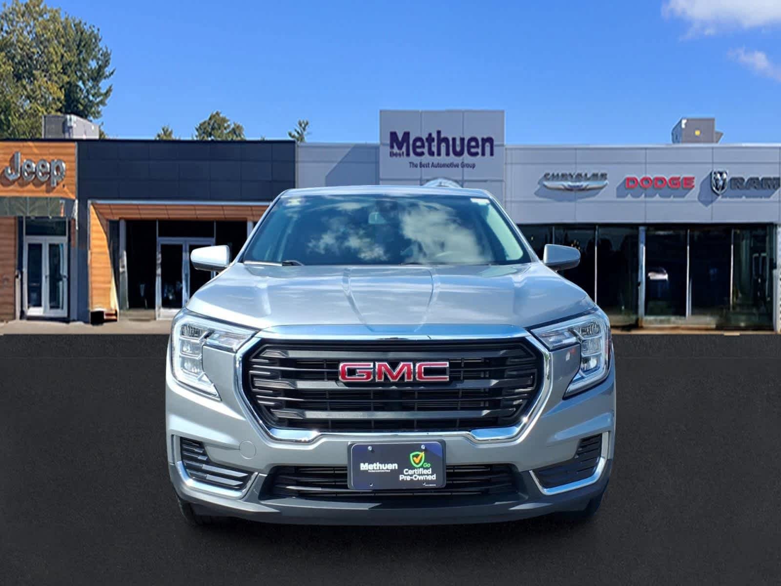 Used 2024 GMC Terrain SLE AWD/4WD image 10