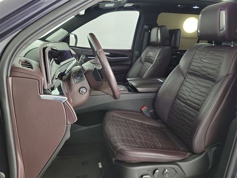 Used 2023 Cadillac Escalade ESV Sport Platinum w/ Heavy-Duty Trailer Package image 17