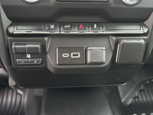 Used 2024 GMC Sierra 2500 Pro w/ Convenience Package image 31