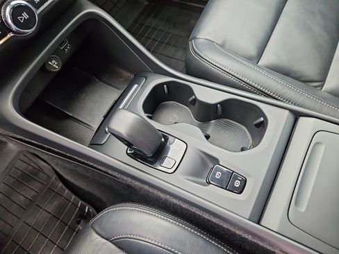 Used 2022 Volvo XC40 T5 Momentum image 19