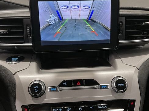 Used 2024 Ford Explorer XLT w/ Equipment Group 202A image 20