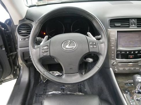 Used 2010 Lexus IS 250C w/ Luxury Pkg RWD image 11
