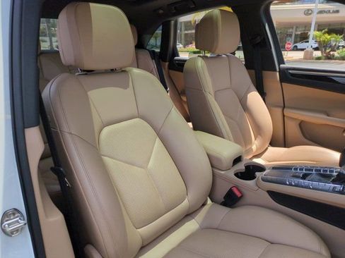 Used 2021 Porsche Macan AWD/4WD image 31