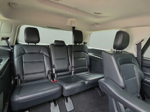 Used 2025 Lincoln Navigator Reserve AWD/4WD image 16