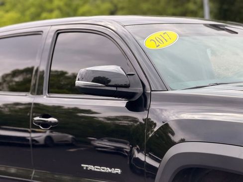Used 2017 Toyota Tacoma TRD Off-Road w/ Tow Package (A/T) AWD/4WD image 7