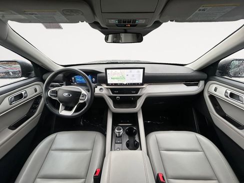 Used 2025 Ford Explorer Active w/ Active Comfort Package image 11