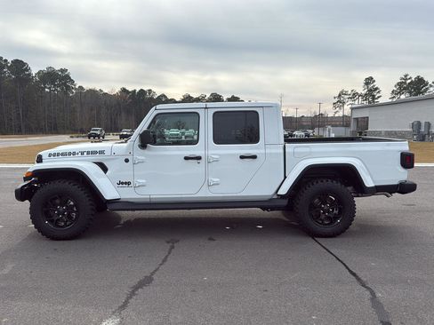 New 2025 Jeep Gladiator High Tide image 4