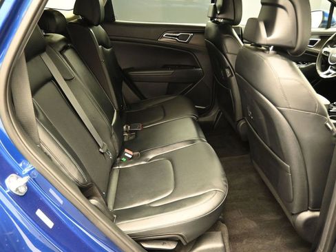 Used 2024 Kia Sportage EX image 15