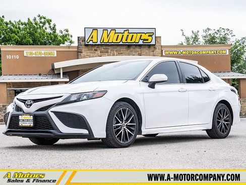 Used 2021 Toyota Camry SE FWD image 1